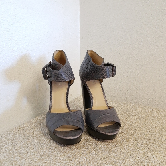 Coach Maze Gray Embossed Leather Sandals - Picture 4 of 6